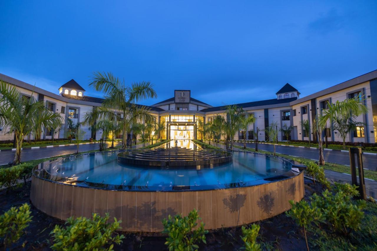Imperial Plaza Hotel & Resort Djoeba Buitenkant foto